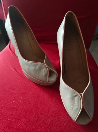 Zapatos tacón peep toe beige talla 40