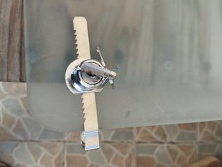 Cerradura metálica para vitrina