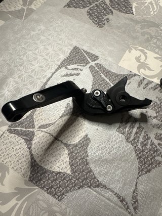 Juego de Manetas Regulables CNC para Moto - Negras