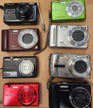 Lotto di 8 fotocamere digitali Casio, Nikon, Samsung
