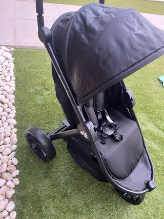 Carro de bebé negro