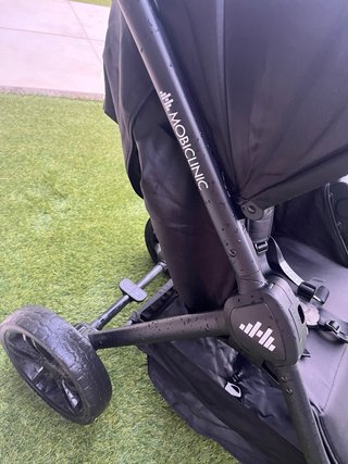 Carro de bebé negro