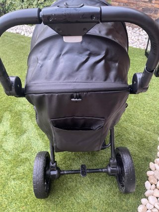 Carro de bebé negro