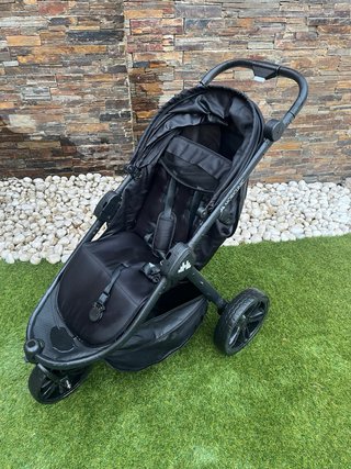Carro de bebé negro