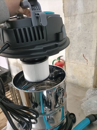 - Cecotec aspirador sólidos líquidos metal poten