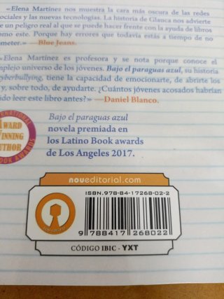 Bajo el paraguas azul