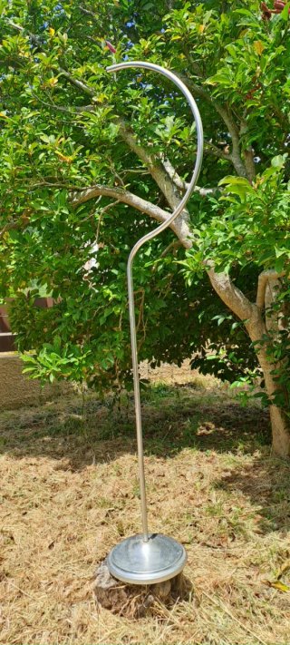 Soporte para jaula de pájaros o comederos.