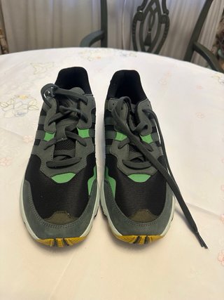 Deportivas Adidas, Negras y Verdes