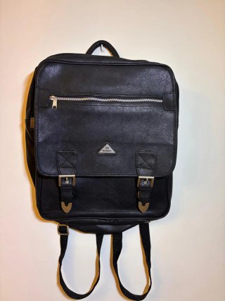 Mochila de cuero negra