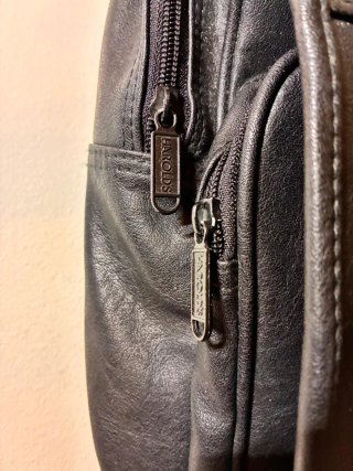 Mochila de cuero negra