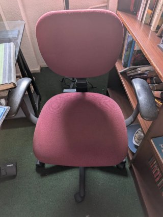 Silla de oficina ergonómica rosa y gris