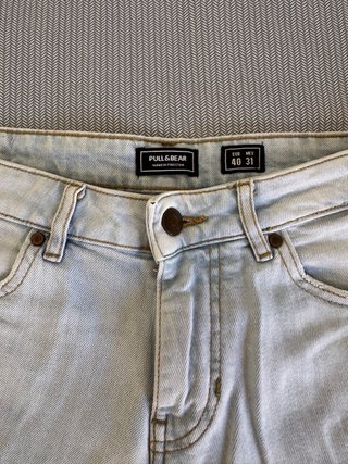 Vaqueros cortos Pull and Bear desgastados