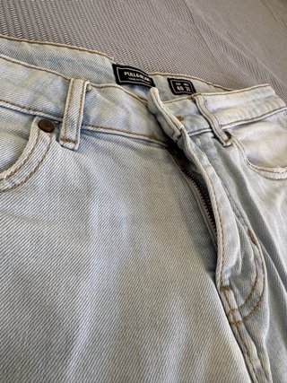 Vaqueros cortos Pull and Bear desgastados