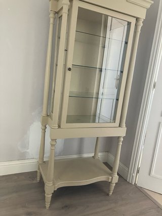 Vitrina antigua de madera y cristal