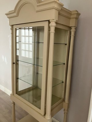 Vitrina antigua de madera y cristal