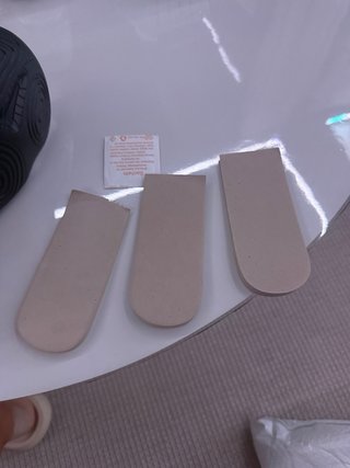 Zapatillas blancas con cuña oculta