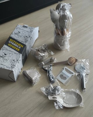 NUEVO. Set Utensilios Cocina 38 Piezas Beige