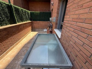 Mesa cristal y metal para jardín