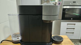 Cafetera Nespresso Vertuo Gris