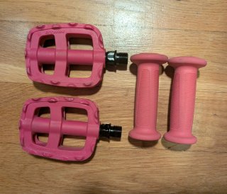 Pedales y puños bici niña/niño rosa Btwin