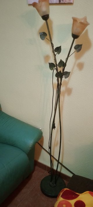 Lámpara de pie estilo flor