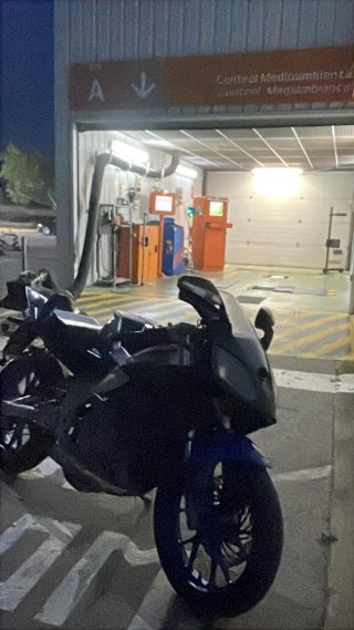Moto Deportiva Negra y Azul