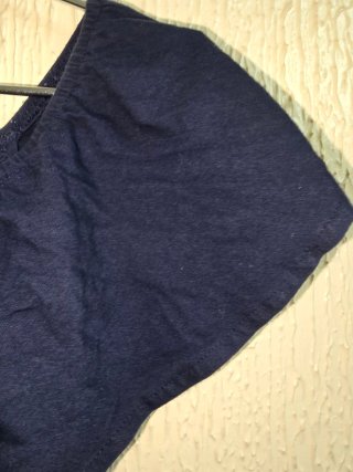 Top crop Bershka volante y encaje