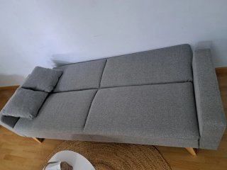 Sofá cama gris tela y madera