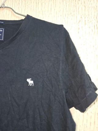 Camiseta Abercrombie & Fitch Negra Cuello V