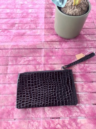 Monedero/Clutch Negro Efecto Cocodrilo