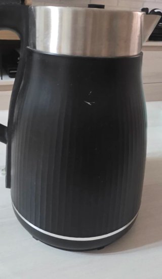 Hervidor de agua eléctrico negro
