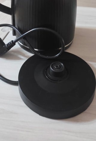 Hervidor de agua eléctrico negro