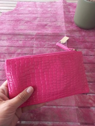 Monedero rosa efecto cocodrilo