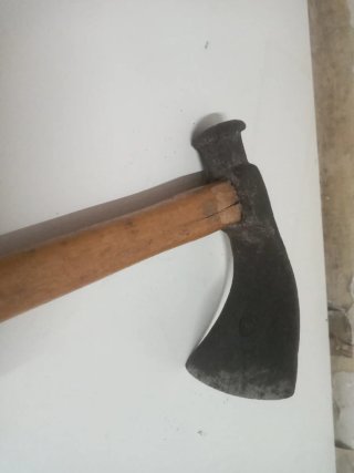 Hacha Arnau con martillo