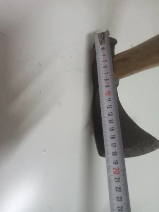 Hacha Arnau con martillo