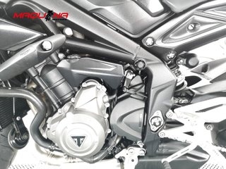 TRIUMPH STREET TRIPLE S 660 2018 18312 kms.