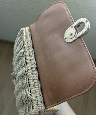 Bolso Bandolera de Paja y Solapa Marrón