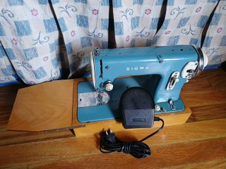 Máquina de coser Sigma antigua
