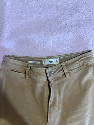 Pantalón beige ancho