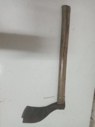 Hacha de mano antigua