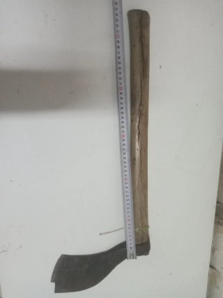 Hacha de mano antigua