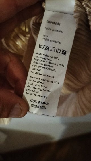 Vestido de fiesta dorado sin mangas