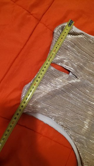 Vestido de fiesta dorado sin mangas