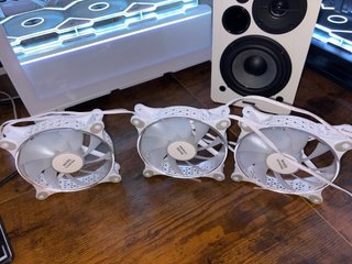 Ventiladores PC ARGB blancos - set de 3