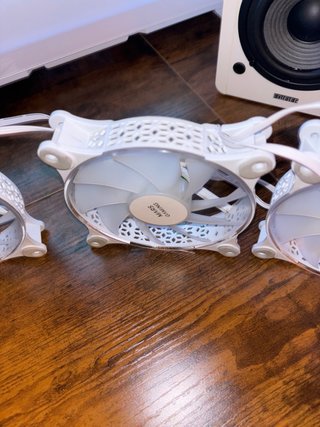 Ventiladores PC ARGB blancos - set de 3