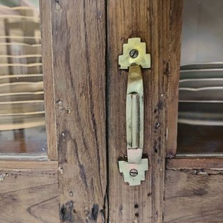 Alacena auxiliar de madera y cristal