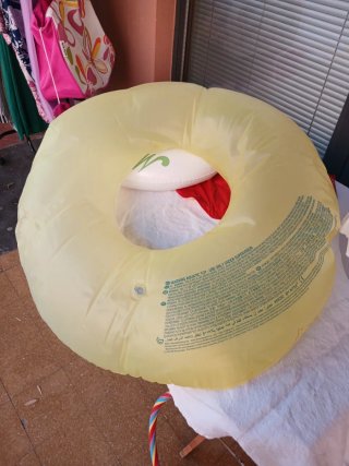 Salvagente gigante giallo