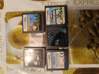 Nintendo DS con 4 giochi (Non so se funziona)