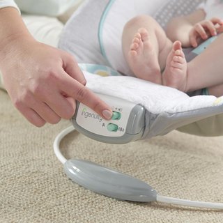 Ingenuity hamaca bebé con vibraciones y juguetes