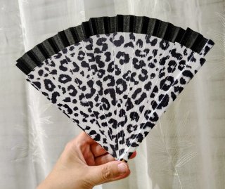 Abanico exclusivo con estampado de leopardo